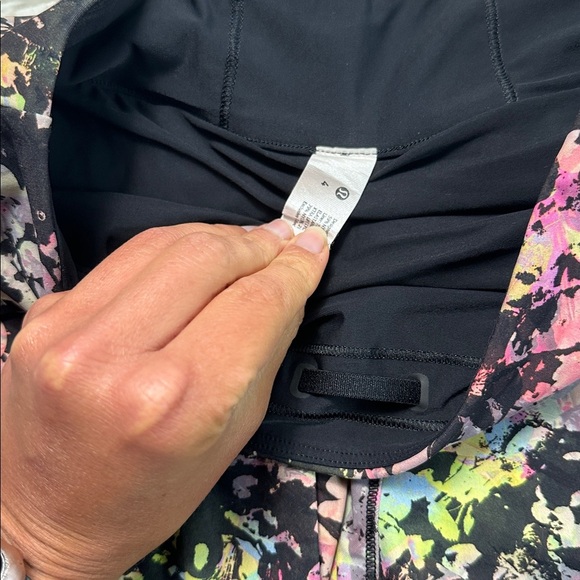 Lululemon Calm Tides Lined Running Short 2.5" Stencil Blossom Pink Multi - Picture 2 of 5